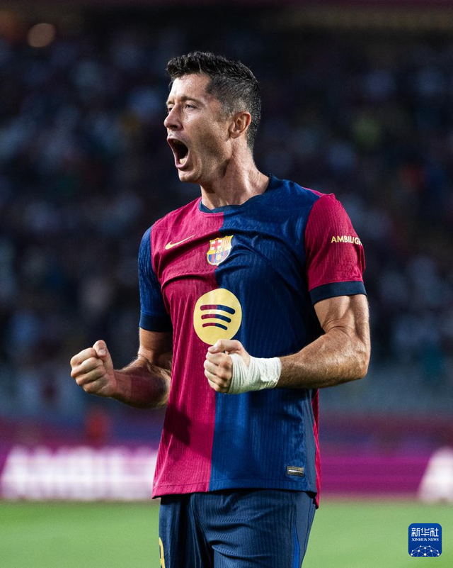 CBA-北京客胜宁波 周琦与队友庆祝胜利